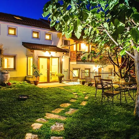 Διαμέρισμα Zenja Apartments - Free Private Parking - Skocjan Caves - Cozy Garden *