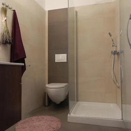 Zenja - With Cozy Garden & Free Private Parking ディヴァーチャ