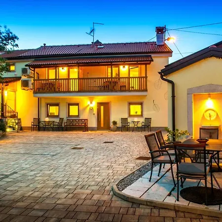 Zenja - With Cozy Garden & Free Private Parking דירה Divača