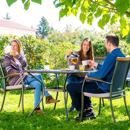 Zenja - With Cozy Garden & Free Private Parking アパート ディヴァーチャ