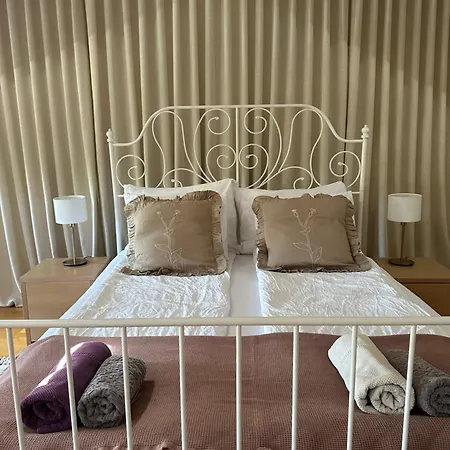 Zenja - With Cozy Garden & Free Private Parking *
